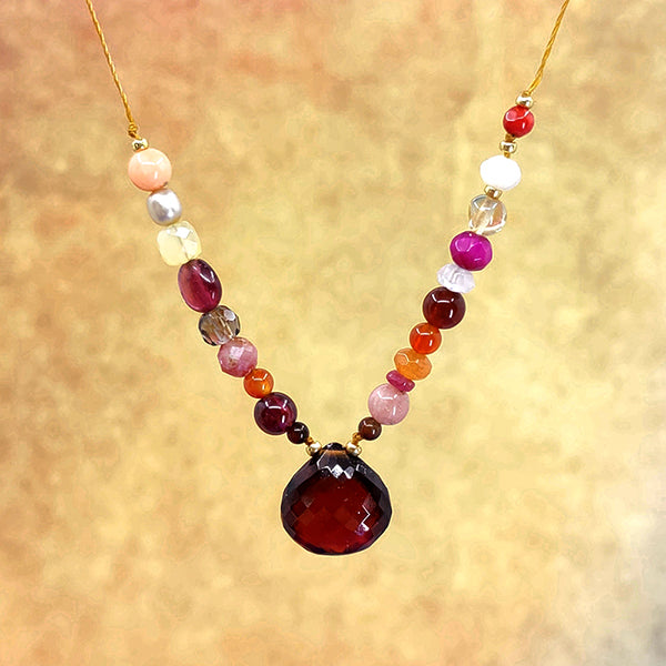 Amuse Garnet Necklace