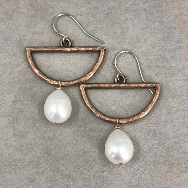 ピアス [MIDNIGHT MOMENT] half hoop pearl earring Half Moon Pearl Earrings – No Roses Artisan